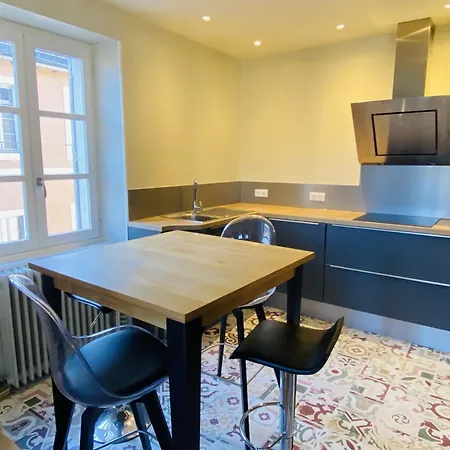 Chez Pauline Apartment *